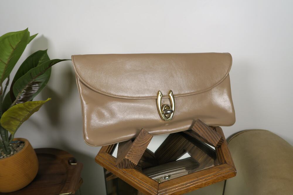 Vintage 1970's/1980's Taupe Envelope Clutch